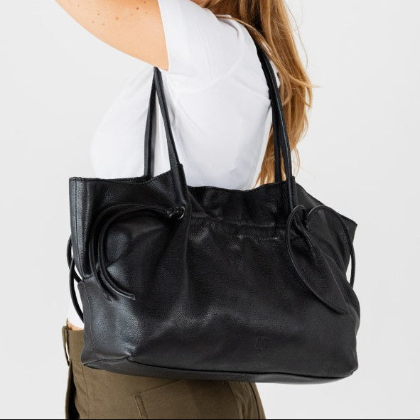 Sac bandoulière en cuir BIBA Brumley black
