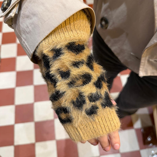 Leo knitted mittens - coffee