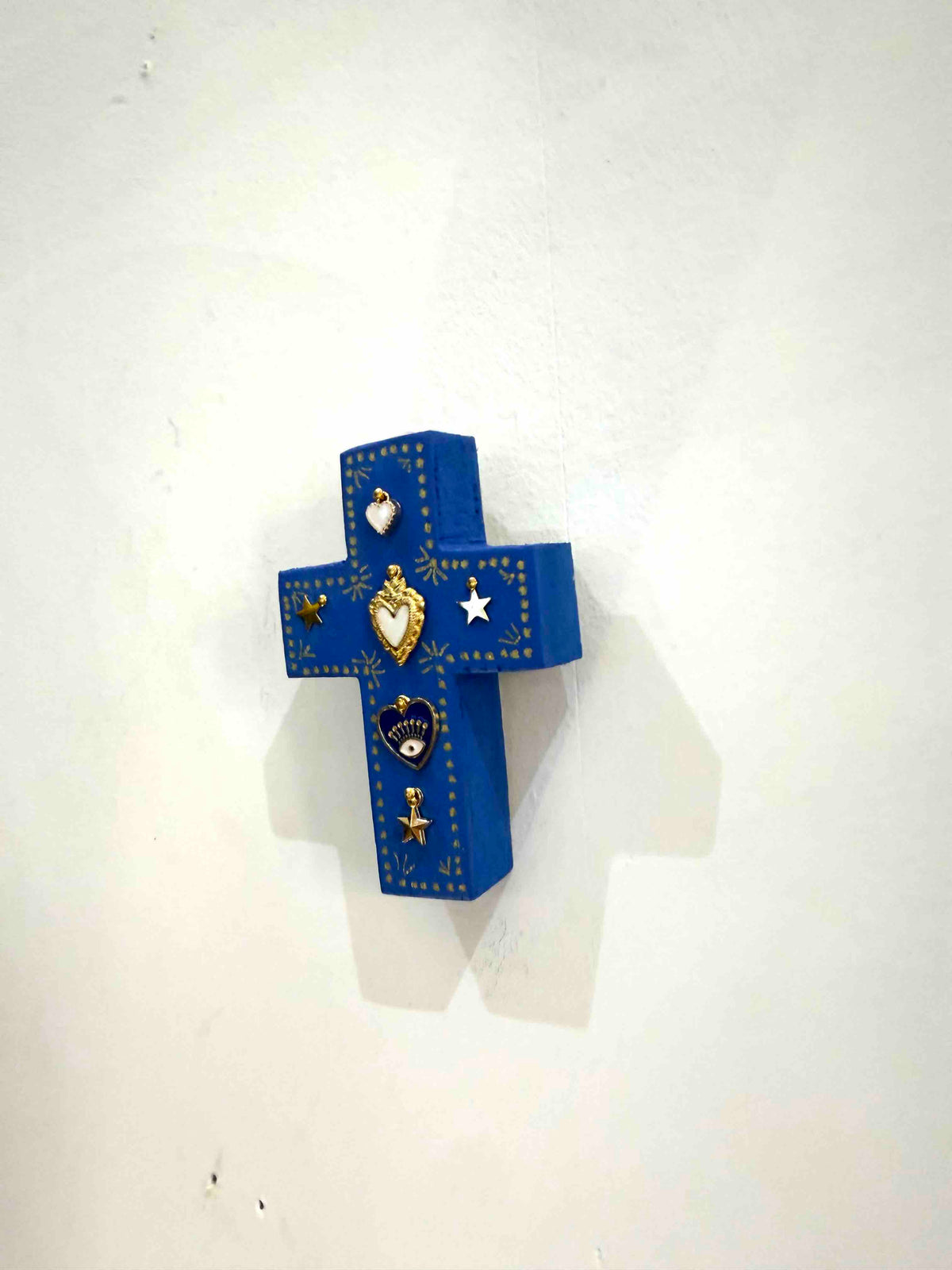 Petite croix en bois Garance x Virgile - Indigo 1
