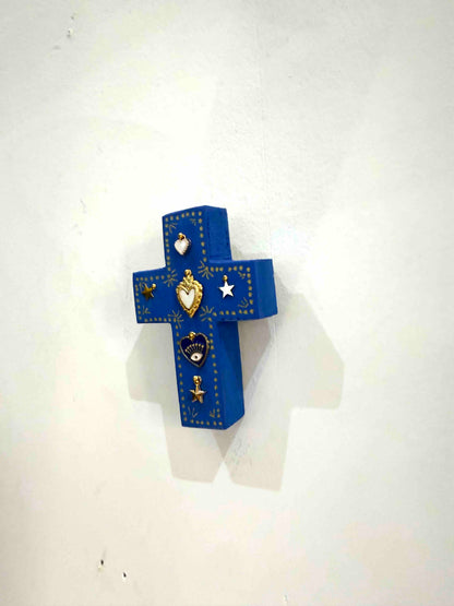 Petite croix en bois Garance x Virgile - Indigo 1