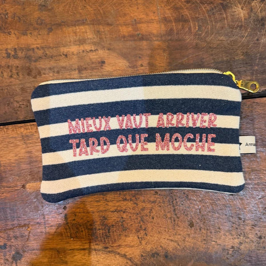 Pochette slogan "Mieux vaut arriver tard que moche" n°10