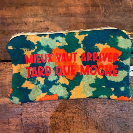 Pochette slogan "Mieux vaut arriver tard que moche" n°13