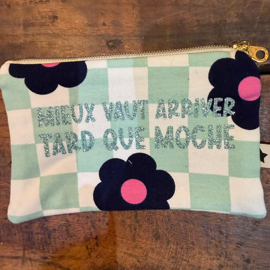 Pochette slogan "Mieux vaut arriver tard que moche" n°15