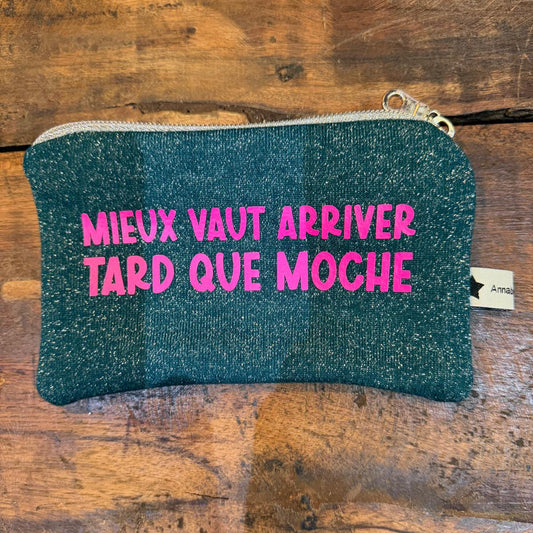 Pochette slogan "Mieux vaut arriver tard que moche" n°16