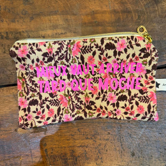 Pochette slogan "Mieux vaut arriver tard que moche" n°6