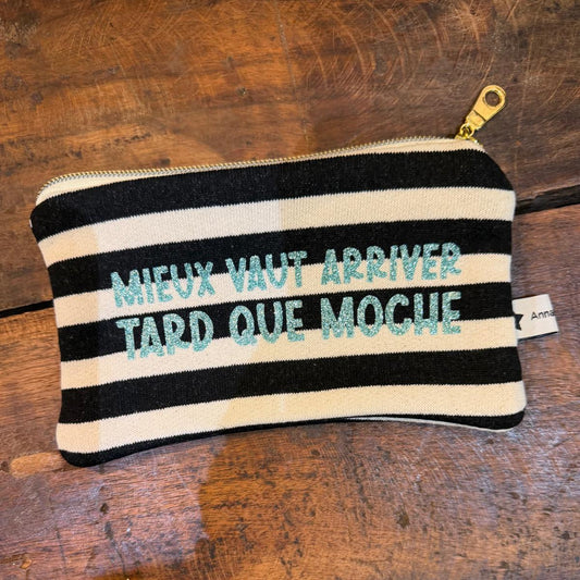 Pochette slogan "Mieux vaut arriver tard que moche" n°8