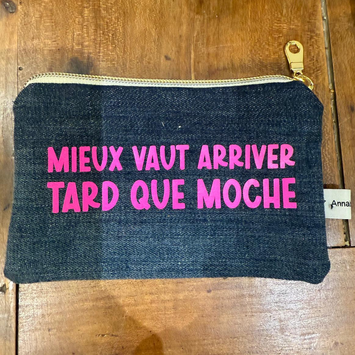 Pochette Mieux vaut arriver tard que moche  n°6