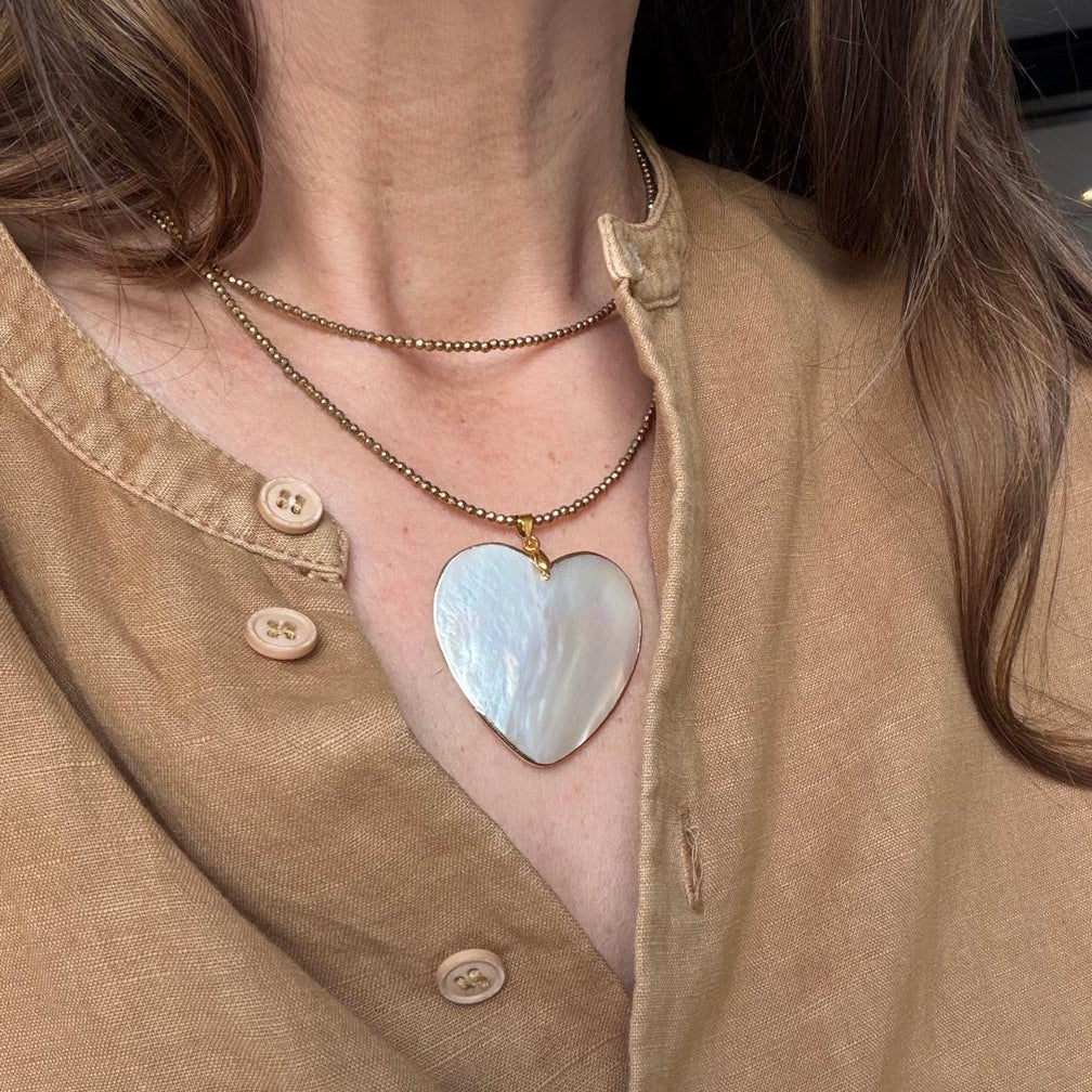Mother-of-pearl heart necklace
