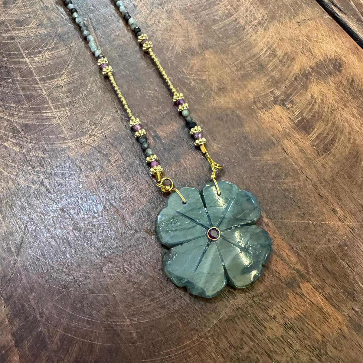 Sautoir Flower XL labradorite, onyx et rubis indien