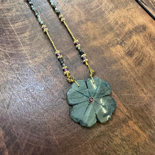 Sautoir Flower XL labradorite, onyx et rubis indien