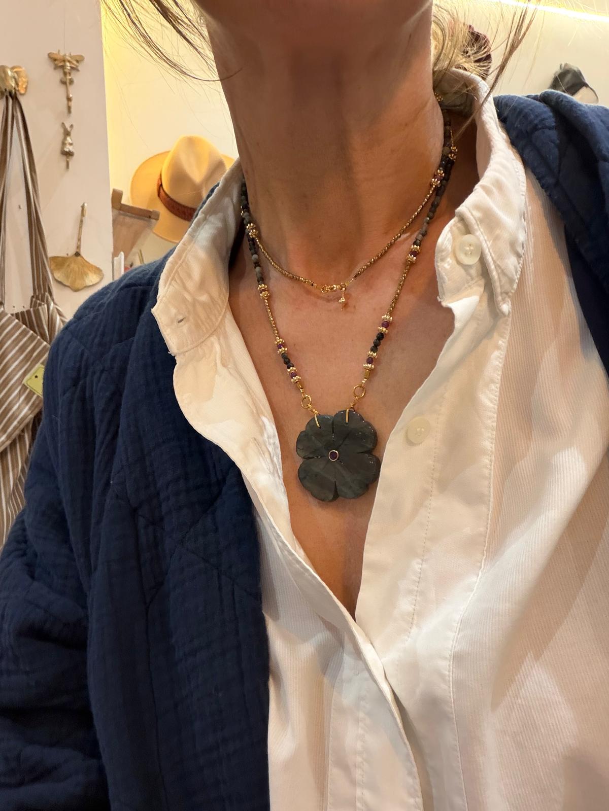 Sautoir Flower XL labradorite, onyx et rubis indien